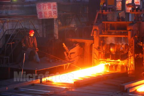 华体会钢厂二轧钢取得成功更新改造精轧机压下次松设备