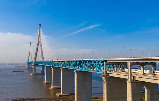 华体会钢板应用于苏通长江大桥
